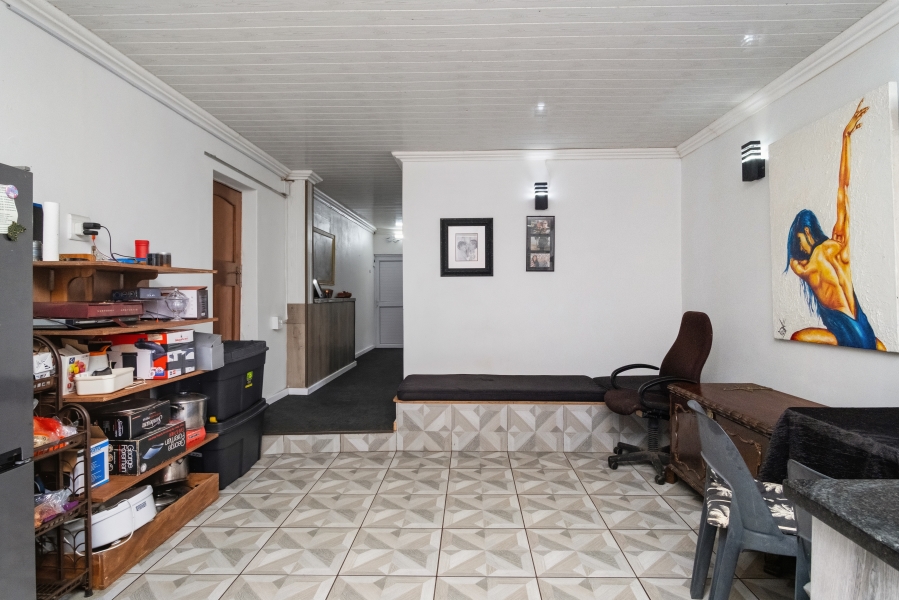 5 Bedroom Property for Sale in Wynberg Western Cape